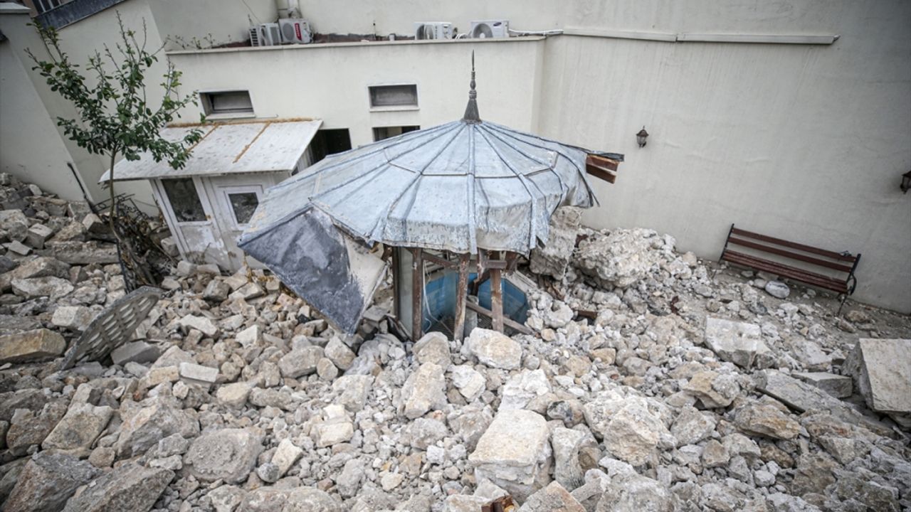 Antakya'da depremde tamamen yıkılan tarihi İhsaniye Camisi için arkeologlar devrede