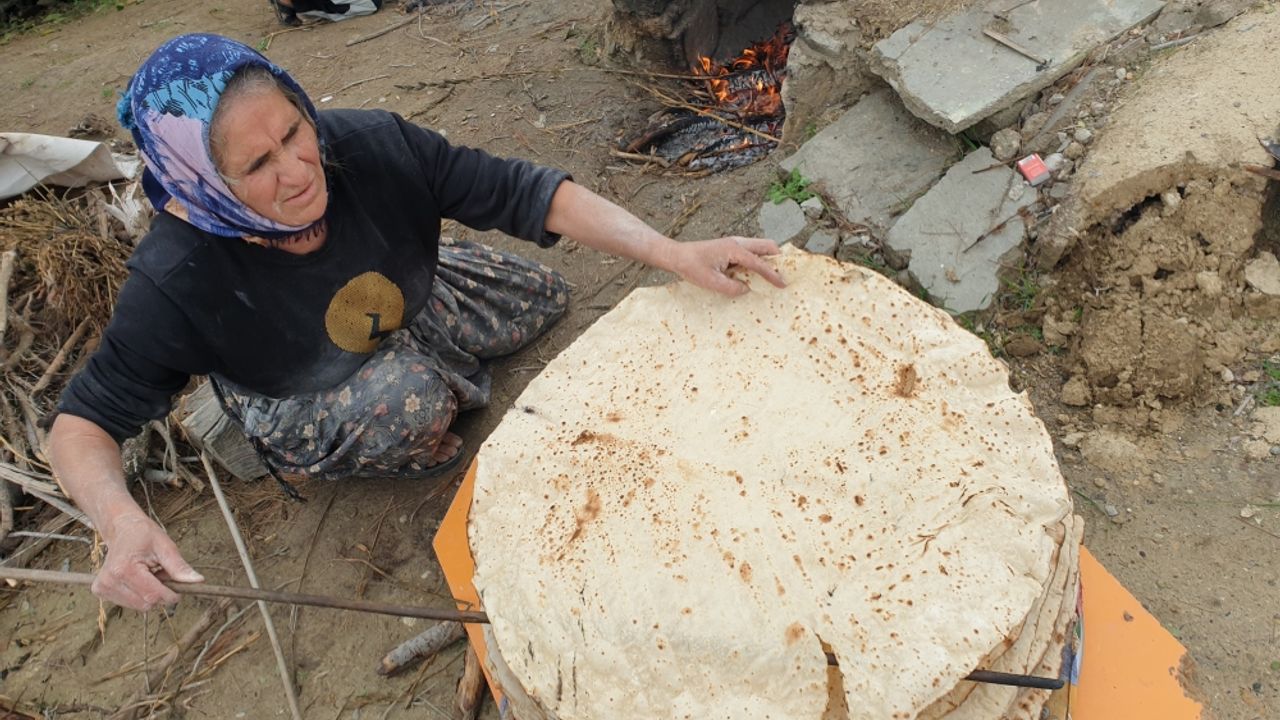 Osmaniye'de kadınlar ramazan için imece usulüyle yufka hazırlıyor