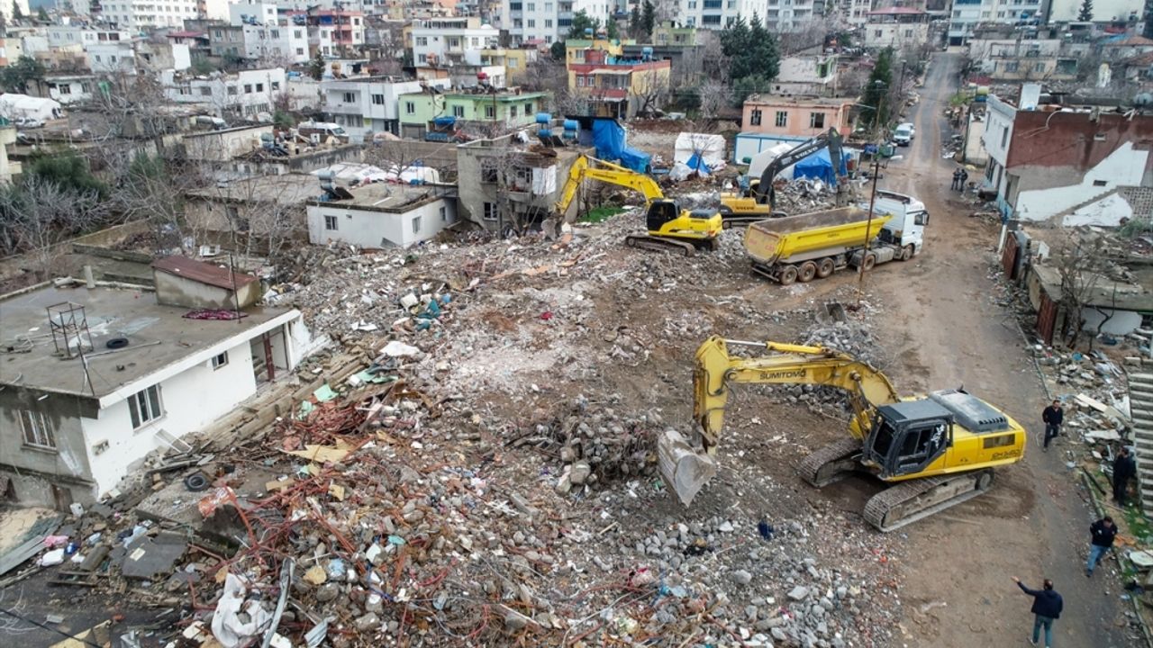 Pazarcık'ta yıkımın yüzde 60'ı tamamlandı, enkazın yüzde 35'i kaldırıldı