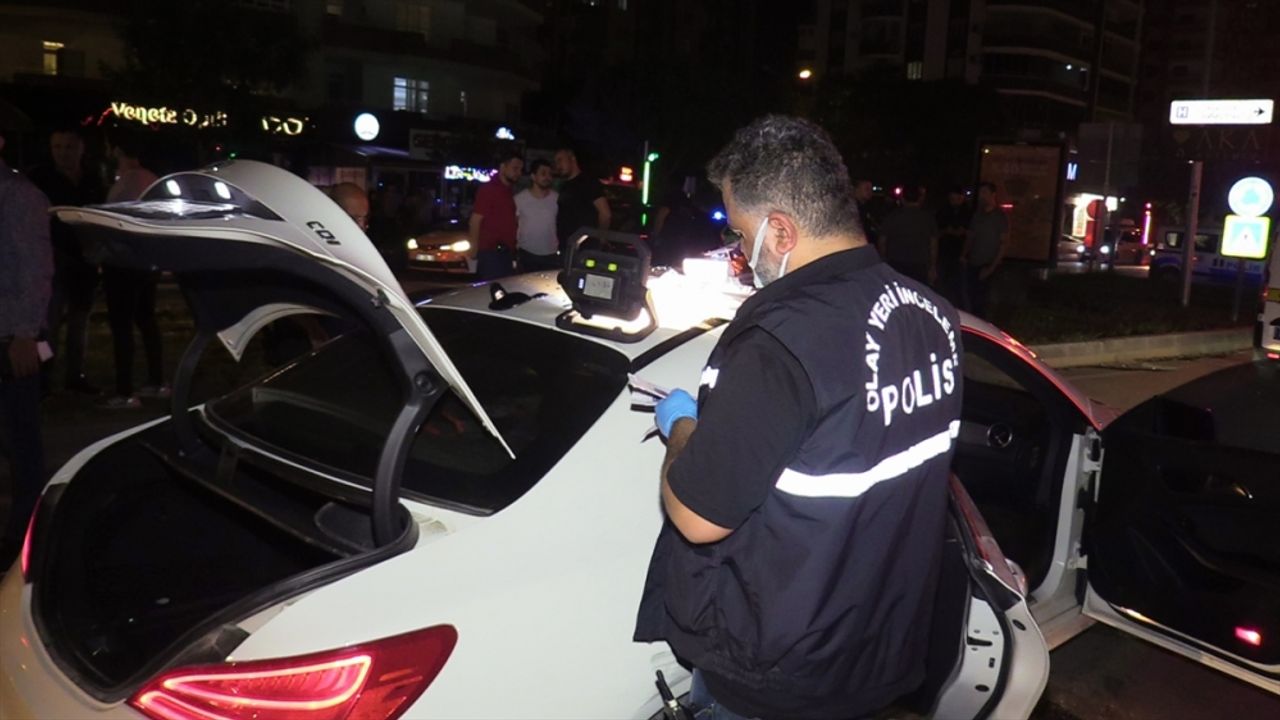 Adana'da çaldıkları otomobille kaçarken polise ateş eden 2 zanlı kovalamaca sonucu yakalandı