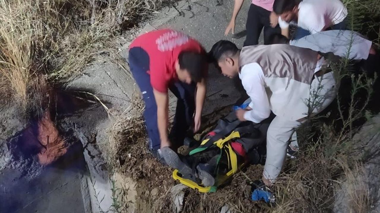 Mersin'de su tahliye bacasından düşen kişi yaralandı