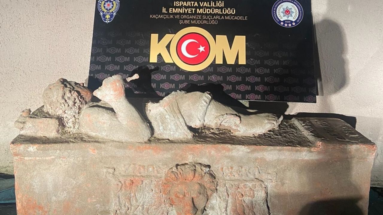Burdur'da tarihi eser operasyonunda lahit ele geçirildi