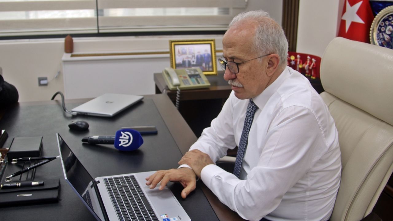 Akdeniz Belediye Başkanı Gültak, AA'nın "Yılın Kareleri" oylamasına katıldı