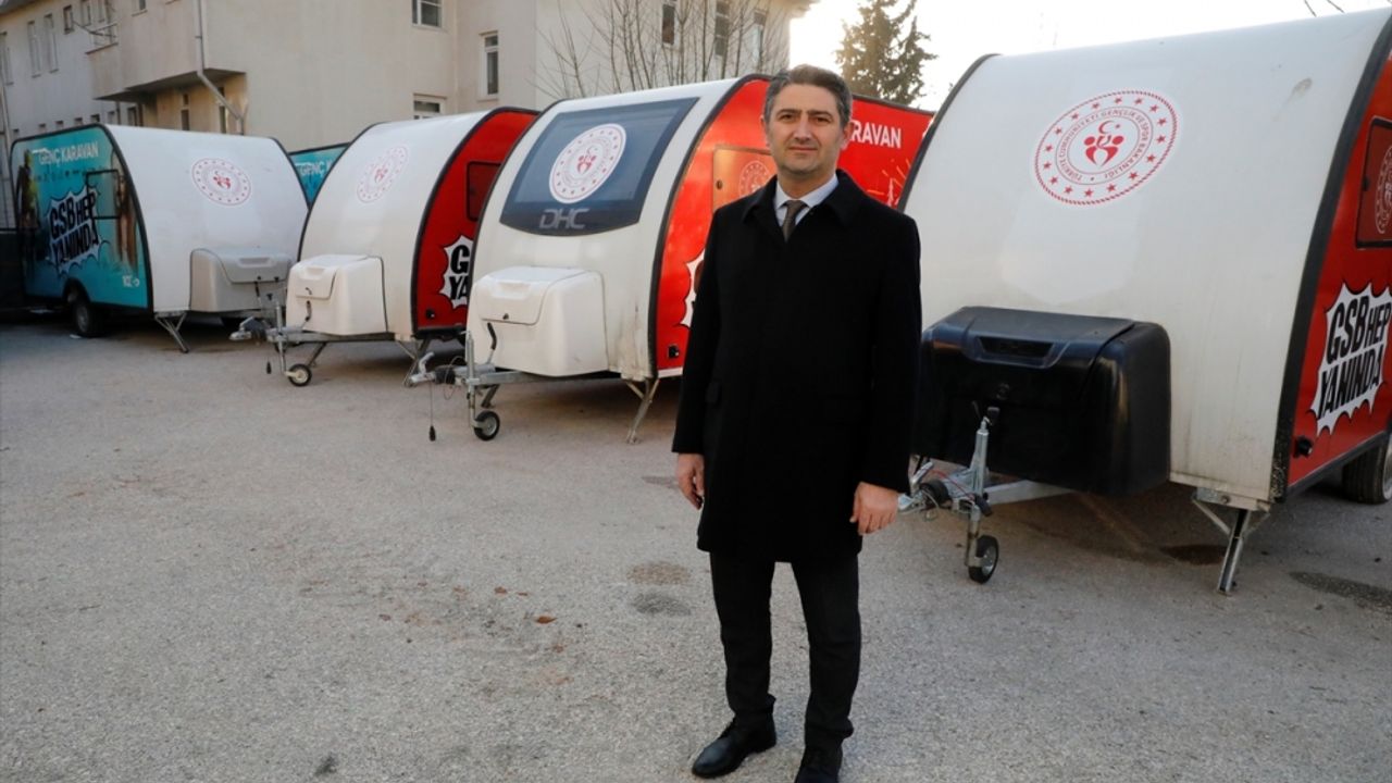 6 ŞUBAT DEPREMLERİNİN BİRİNCİ YILI - Gönüllüler depremin birinci yılında Ebrar Sitesi önünde karavanlarda nöbet tutacak