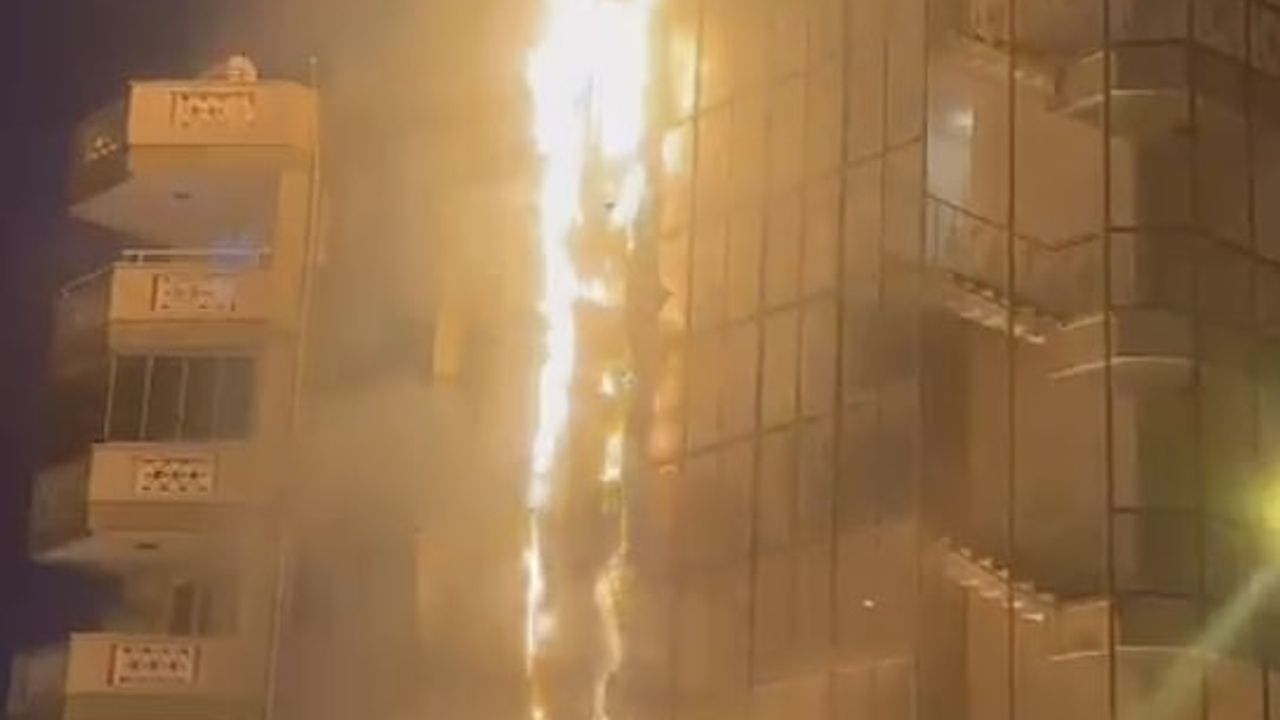 Alanya'da bacada çıkan yangın 5 katlı binada hasara neden oldu