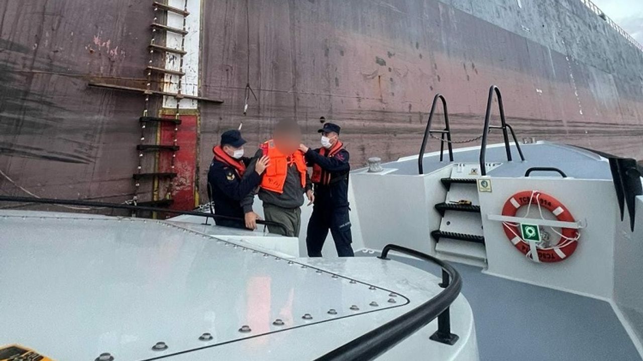 Antalya açıklarındaki gemide yaralanan kişi hastaneye kaldırıldı