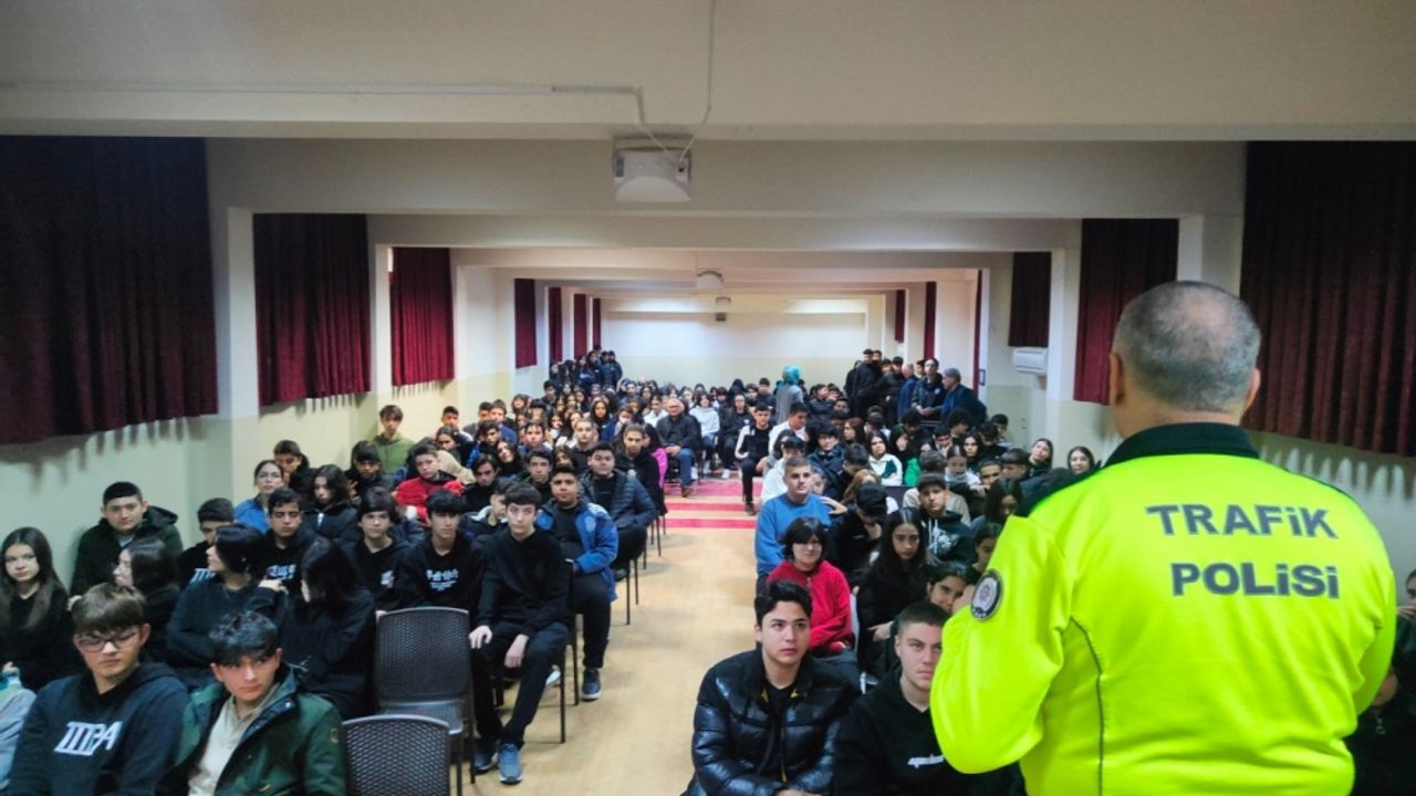 Antalya'da "güvenli okullar" projesi kapsamında seminer düzenlendi