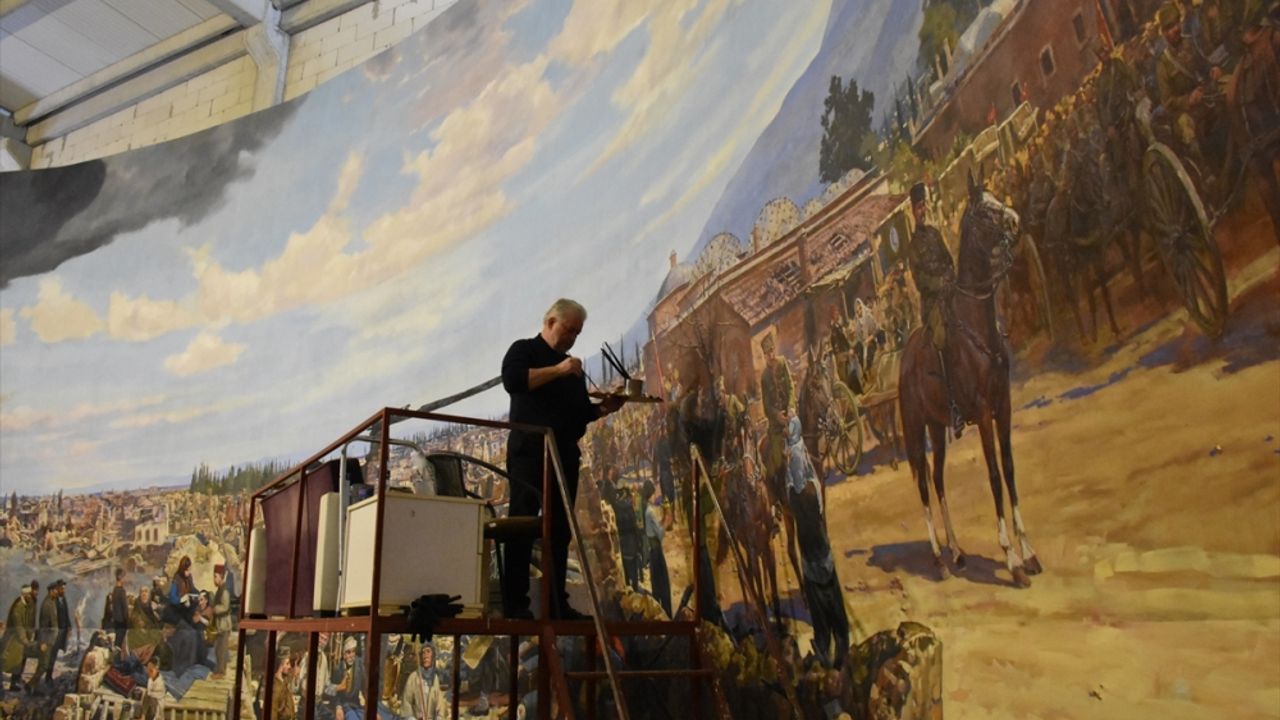 Rus ressam Samsonov, "Büyük Manisa Yangını"nı dev panorama eserine işliyor