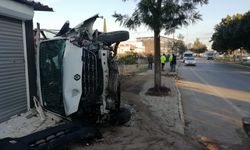 Servis aracının devrilmesi sonucu 10 kişi yaralandı