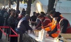 10 günde 100 bin kişilik yemek dağıtıldı