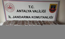 Antalya’da kaçak içki ve tütün operasyonunda 4 kişi gözaltına alındı