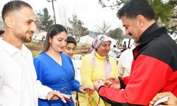 Çadır kentte kalan depremzede çift nişanlandı