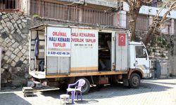 Kahramanmaraşlı esnaf 13 yıldır kamyon kasasında overlok hizmeti sunuyor