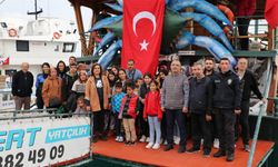 Mersin'de depremzede çocuklar tekne gezisiyle moral buldu