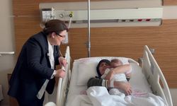 Bakan Yanık, depremden 128 gün sonra enkazdan kurtarılan bebeği annesiyle buluşturdu: