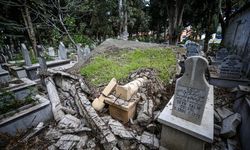 Hatay'daki mezarlıklarda da depremin tahribatı büyük oldu