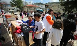 Marmara depremini çocukken yaşayan gönüllüler, Kahramanmaraş'ta bin çocuğa bayramlık getirdi