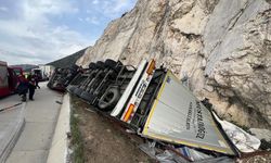 Burdur'da şarampole devrilen tırdaki 2 kişi yaralandı