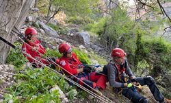 Mersin'de kayalıklardan düşen Rus uyruklu kişi kurtarıldı