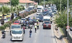 Antalya'da 3 otomobilin çarpıştığı kazada 2 kişi öldü, 3 kişi yaralandı