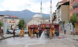 Burdur'da selden etkilenen Gölhisar ilçesinde temizlik çalışması sürüyor