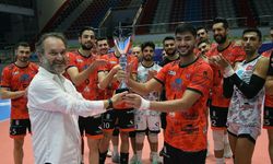 Alanya Belediyespor, 9. TSYD İzmir Voleybol Turnuvası'nda şampiyon oldu