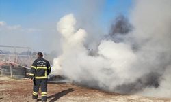 Burdur'da ahır ve samanlıkta çıkan yangın hasara neden oldu