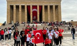 Mersin'den ilkokul öğrencileri Cumhuriyet'in 100. yılında Anıtkabir'de