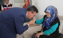 Serik Kaymakamı Cemal Şahin, 106 yaşındaki Binnaz Yılmaz'ı ziyaret etti