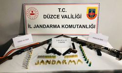 Düzce'de ruhsatız tüfek ve tabancalar ele geçirildi