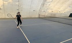 Adana'da balon tenis kortu açıldı