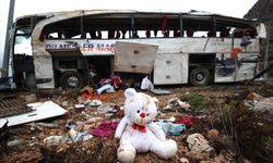 GÜNCELLEME 3 - Mersin'de devrilen yolcu otobüsündeki 9 kişi öldü, 30 kişi yaralandı