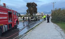 Hatay'da iki otomobilin çarpıştığı kazada 6 kişi yaralandı