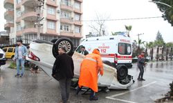 Antalya'da takla atan otomobilin sürücüsü yaralandı