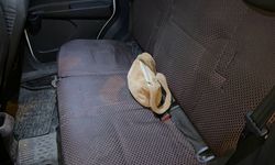 Isparta'da taksi şoförü aracında unutulan çantayı karakola teslim etti