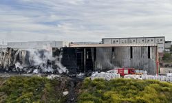 Adana'da plastik fabrikasında çıkan yangın kontrol altına alındı
