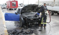Antalya'da seyir halindeki otomobilde yangın çıktı