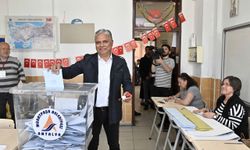 CHP Muratpaşa Belediye Başkan adayı Uysal oyunu kullandı