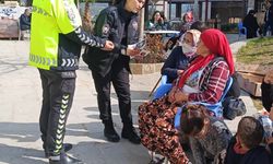 Karaisalı'da polis ekipleri, vatandaşları dolandırıcılığa karşı bilgilendirdi