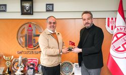 Muratpaşa Belediye Başkan Adayı Manavoğlu, Antalyaspor Başkanı Boztepe'yi ziyaret etti