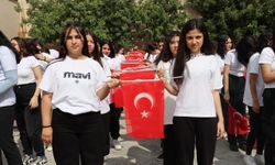 Adana'da 100 metrelik Türk Bayrağı ile yürüyüş yapıldı