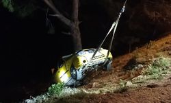 Alanya'da şarampole devrilen otomobilin sürücüsü yaralandı