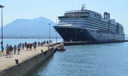 Hollanda bayraklı "Oosterdam", Alanya Limanı'na demirledi