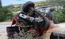 Hatay'da devrilen hafriyat kamyonunun sürücüsü yaralandı