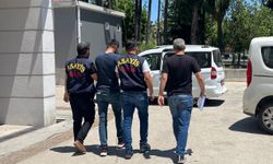 Mersin'de tırlardan hırsızlık yaparken yakalanan 2 zanlı tutuklandı