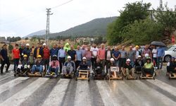 Adana'da yarışmacılar el yapımı tahta araçlarıyla birincilik için mücadele etti