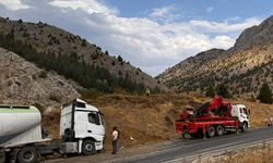 Kahramanmaraş'ta yolda makas atan tır nedeniyle kara yolu 2,5 saat ulaşıma kapandı