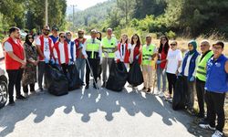 Osmaniye'de gönüllü gençler çevre temizliği yaptı