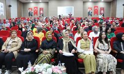 Altınözü’nde Anneler Günü’ne İkbal Gürpınar’la Duygusal Kutlama