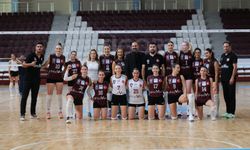 arsaVev,Hatay Voleybol Spor Kulübü sporcularıyla bir araya geldi